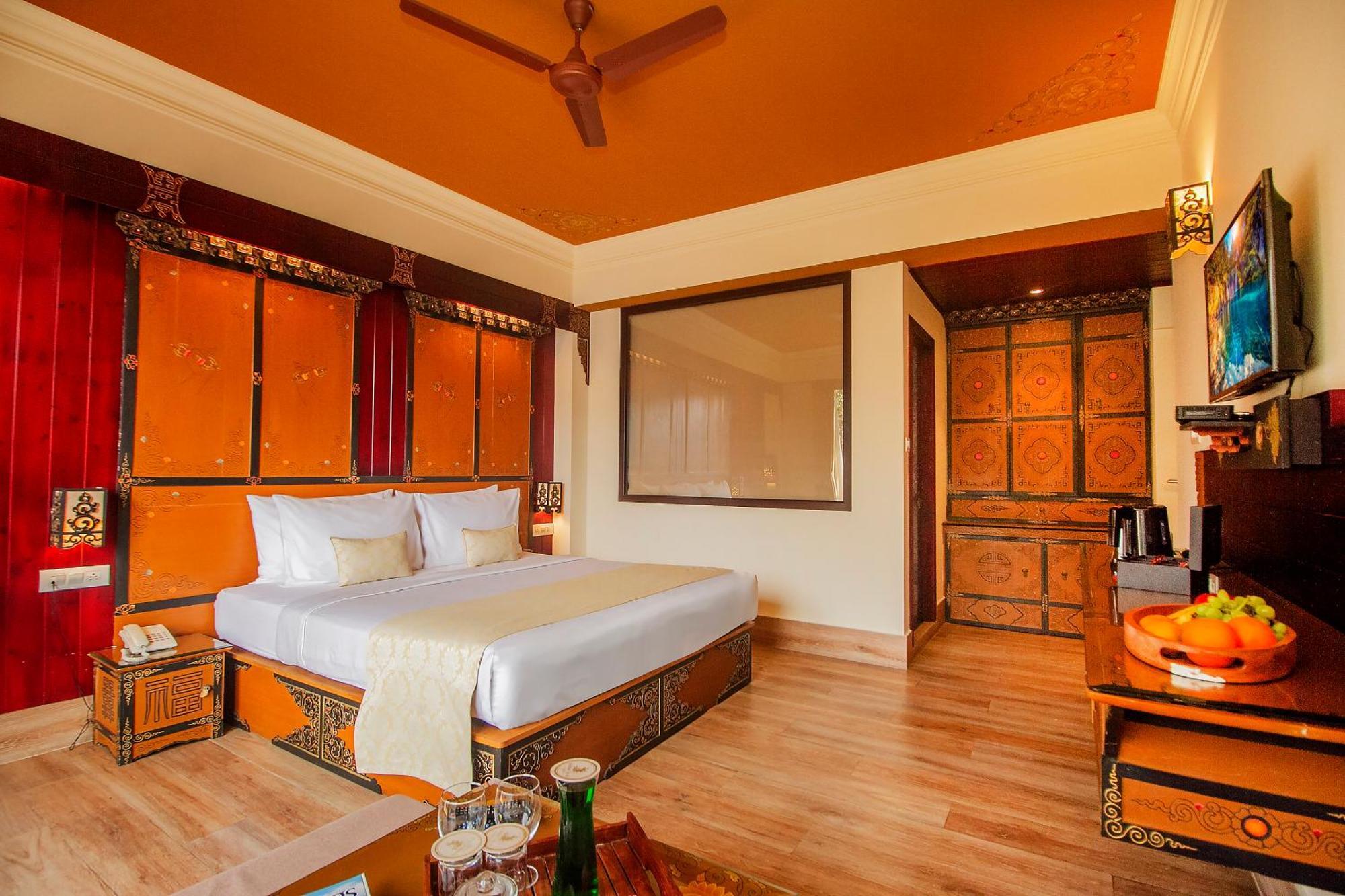 Amritara Hidden Land, - 900 Mts From Mg Marg 4*