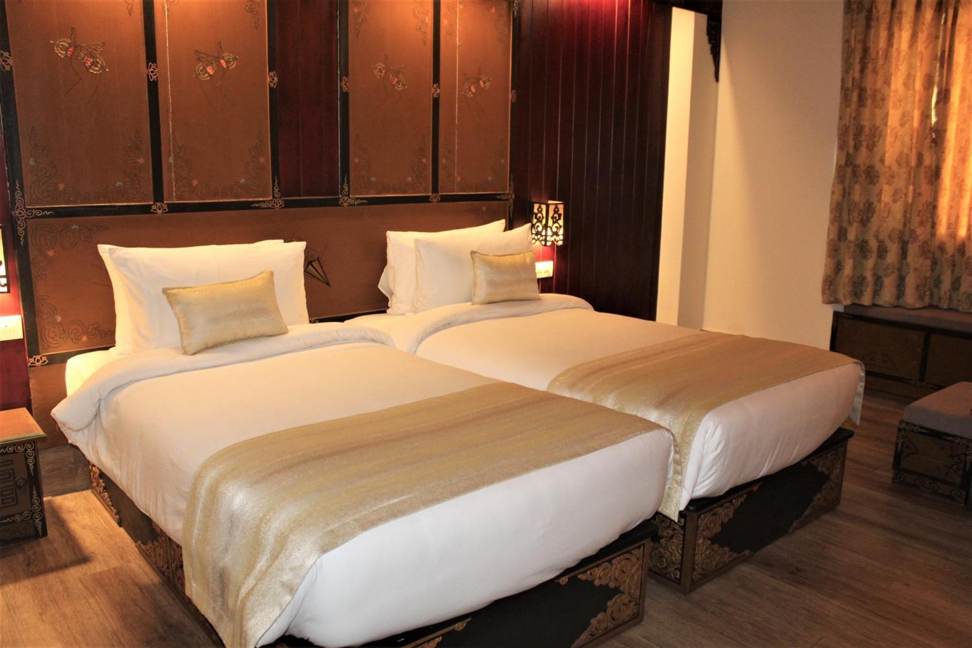 Amritara Hidden Land, - 900 Mts From Mg Marg 4*