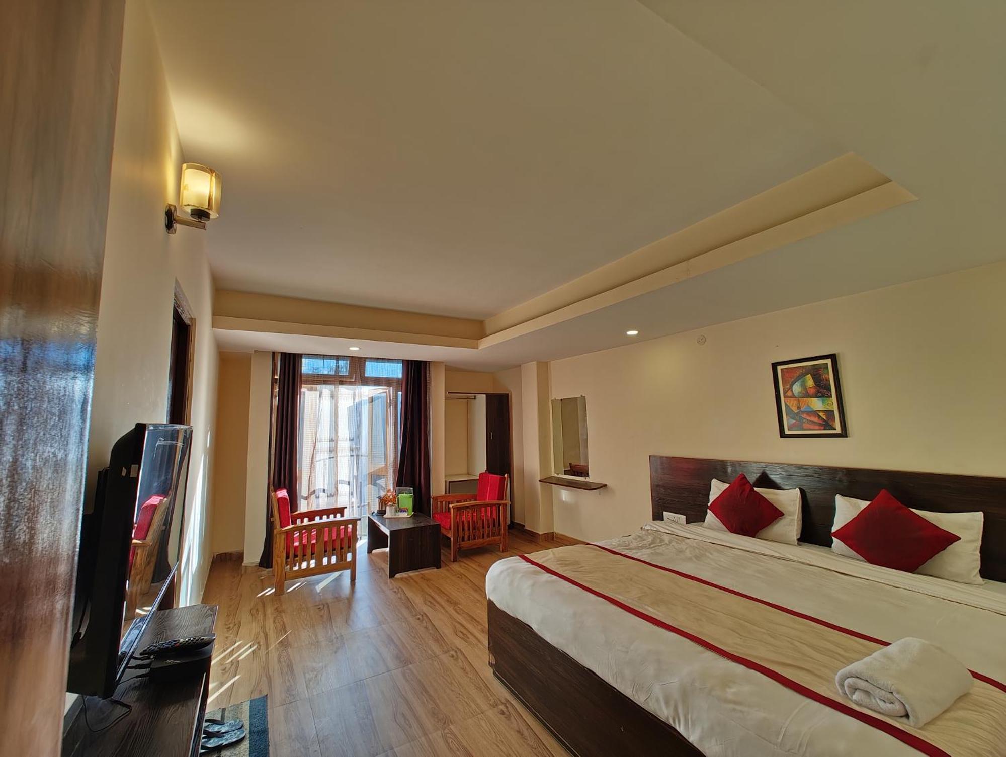 The Narayani Continental Hotel 2*