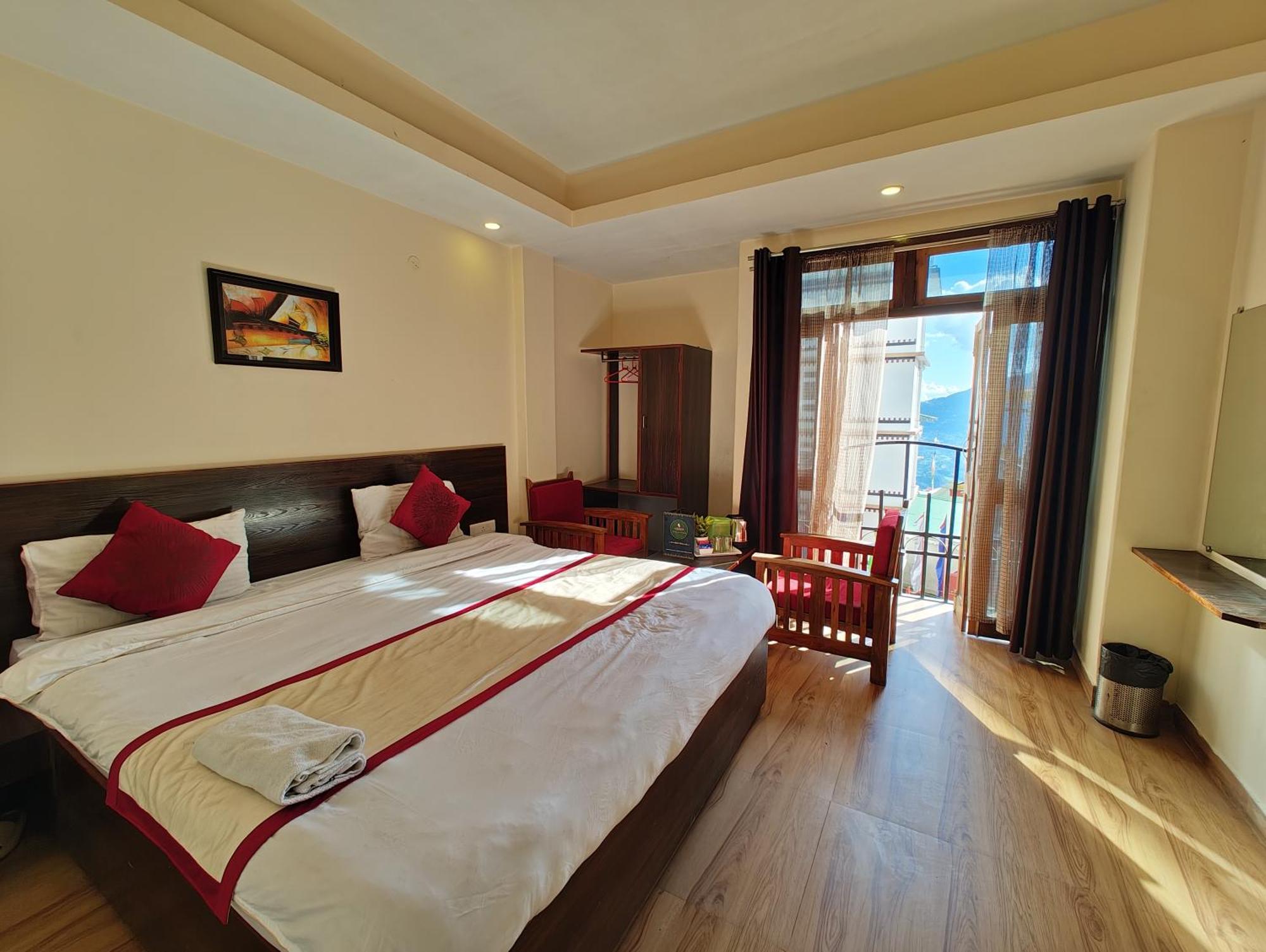 The Narayani Continental Hotel 2*
