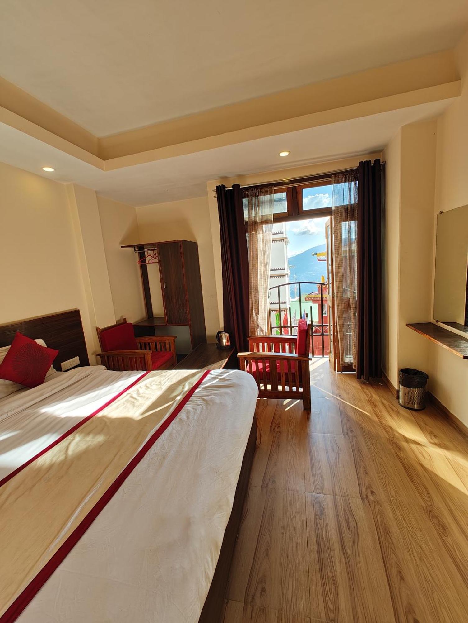Hotel The Narayani Continental