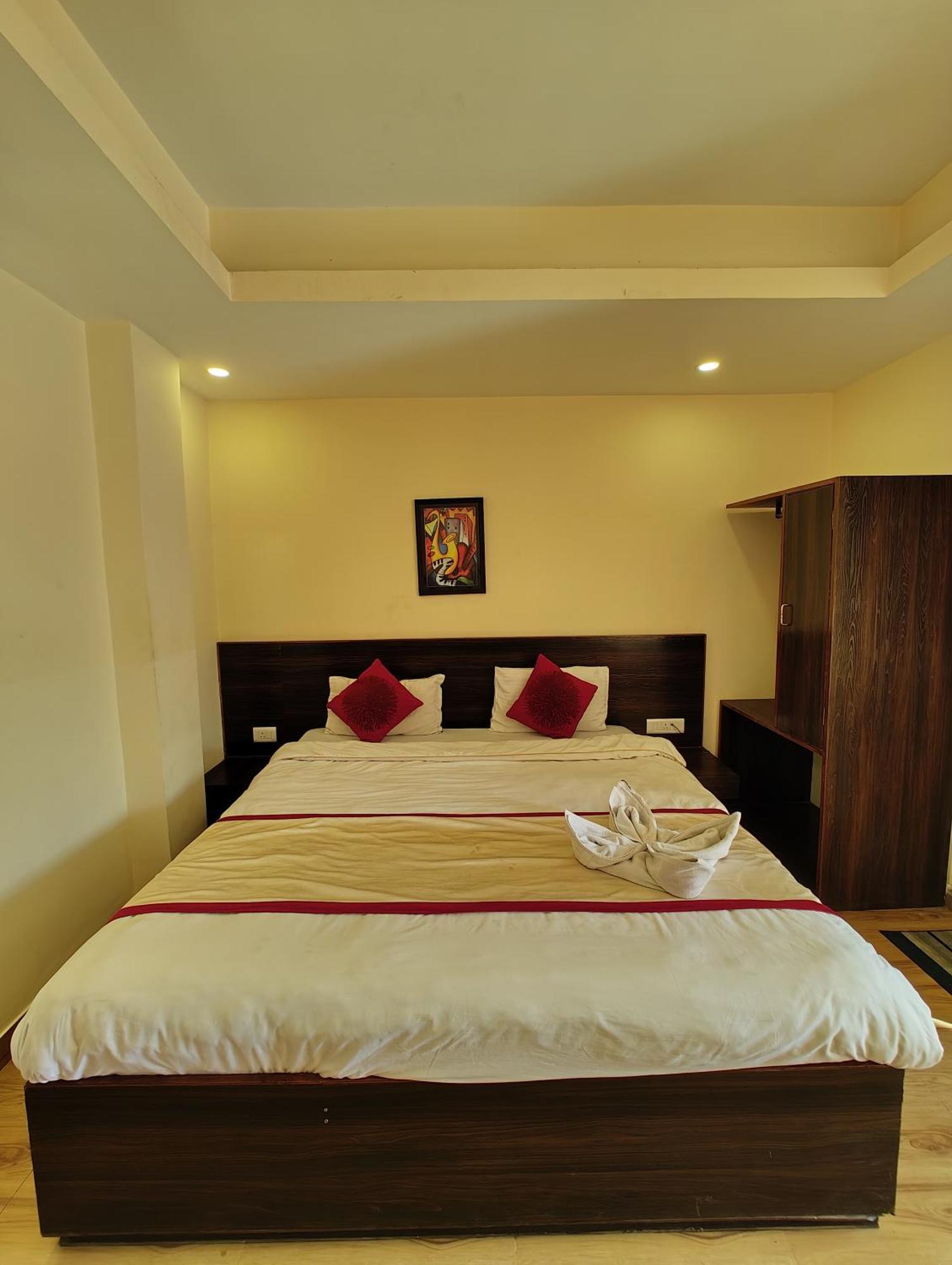 Hotel The Narayani Continental