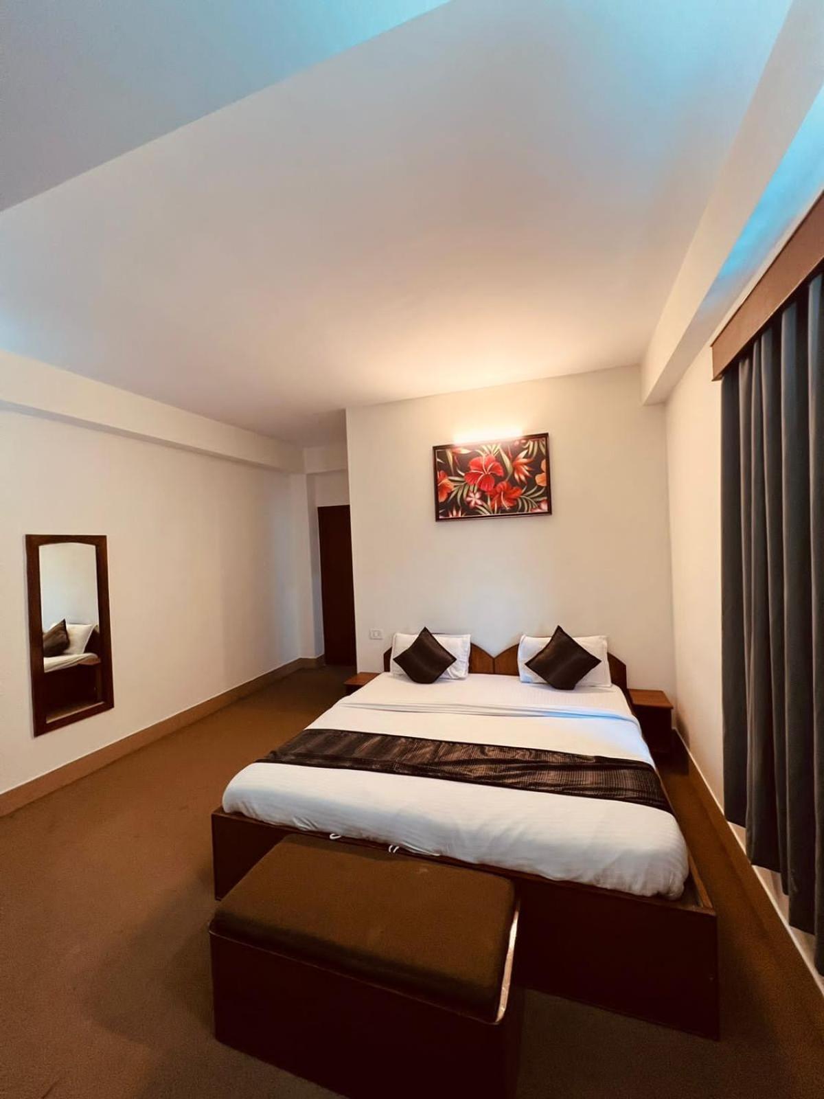 Hotel Mayel-lyang Residency