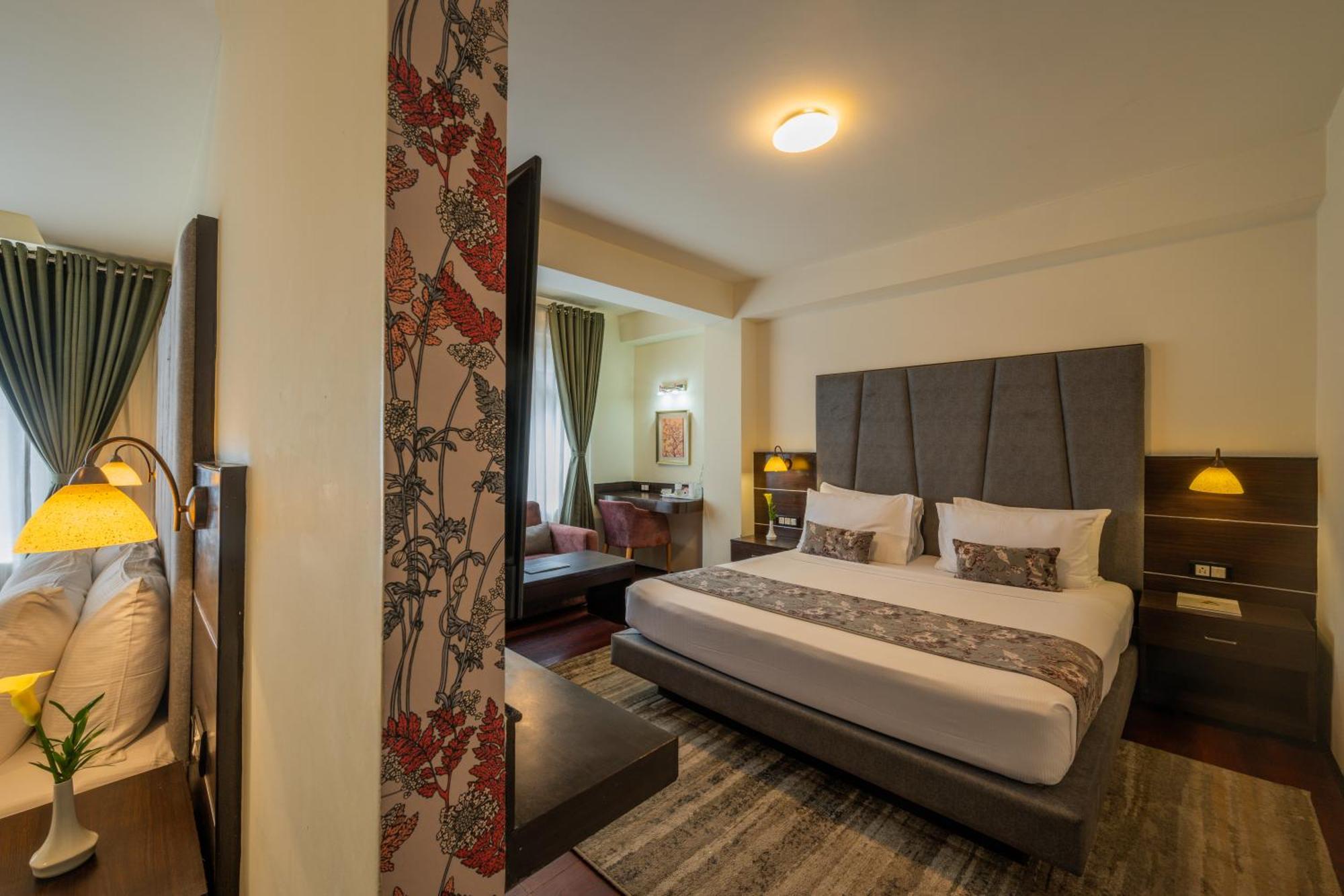Udaan Woodberry & 4*