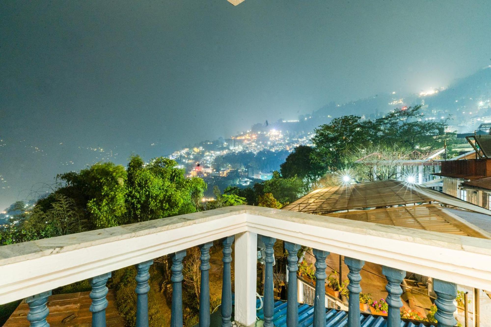 Hotel Sparrow Cherry 2 Min Walk To Mg Marg
