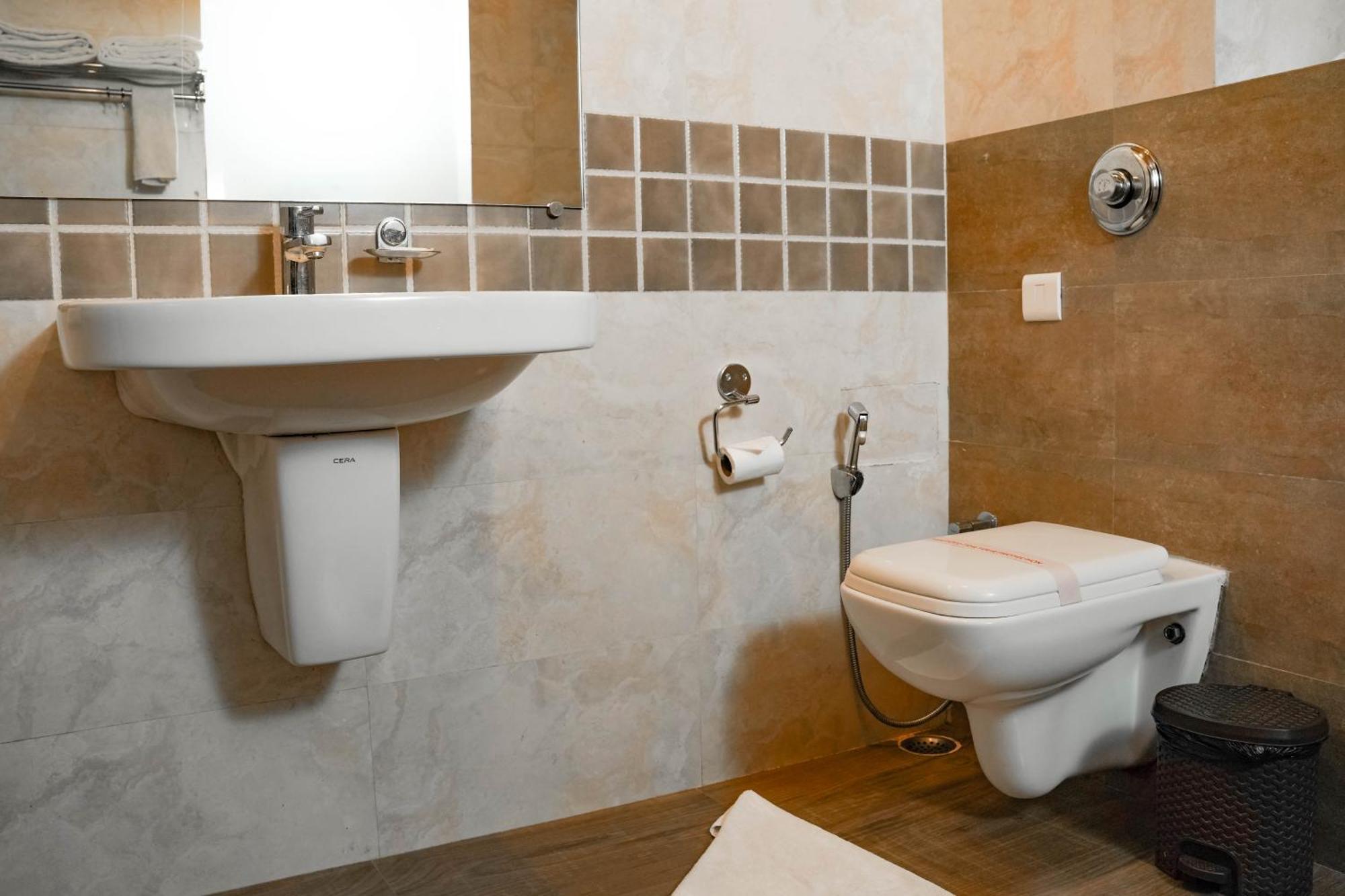Kingston By Yagi, 600 Meters From M G Marg Hotel