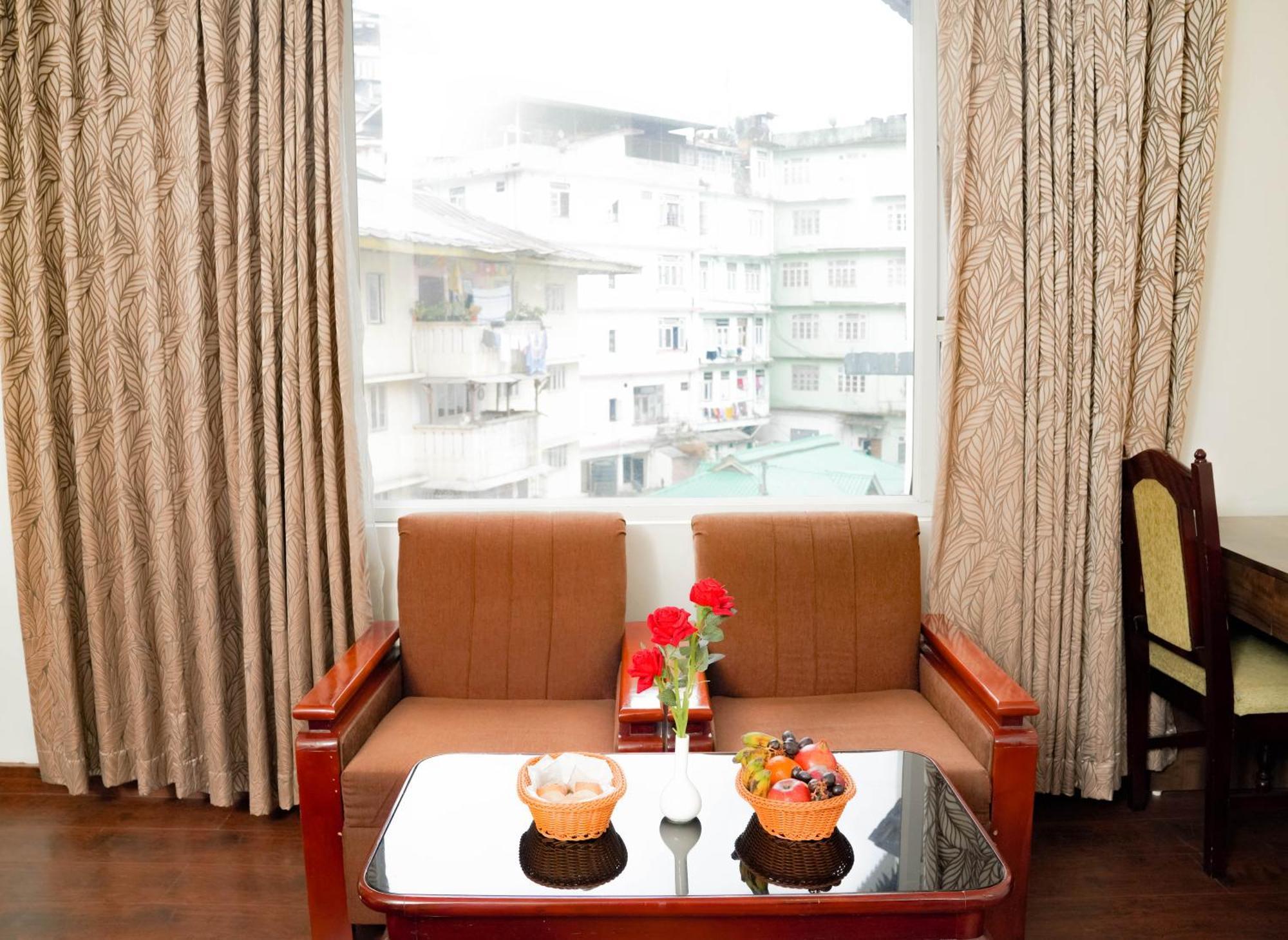 Kingston By Yagi, 600 Meters From M G Marg Hotel