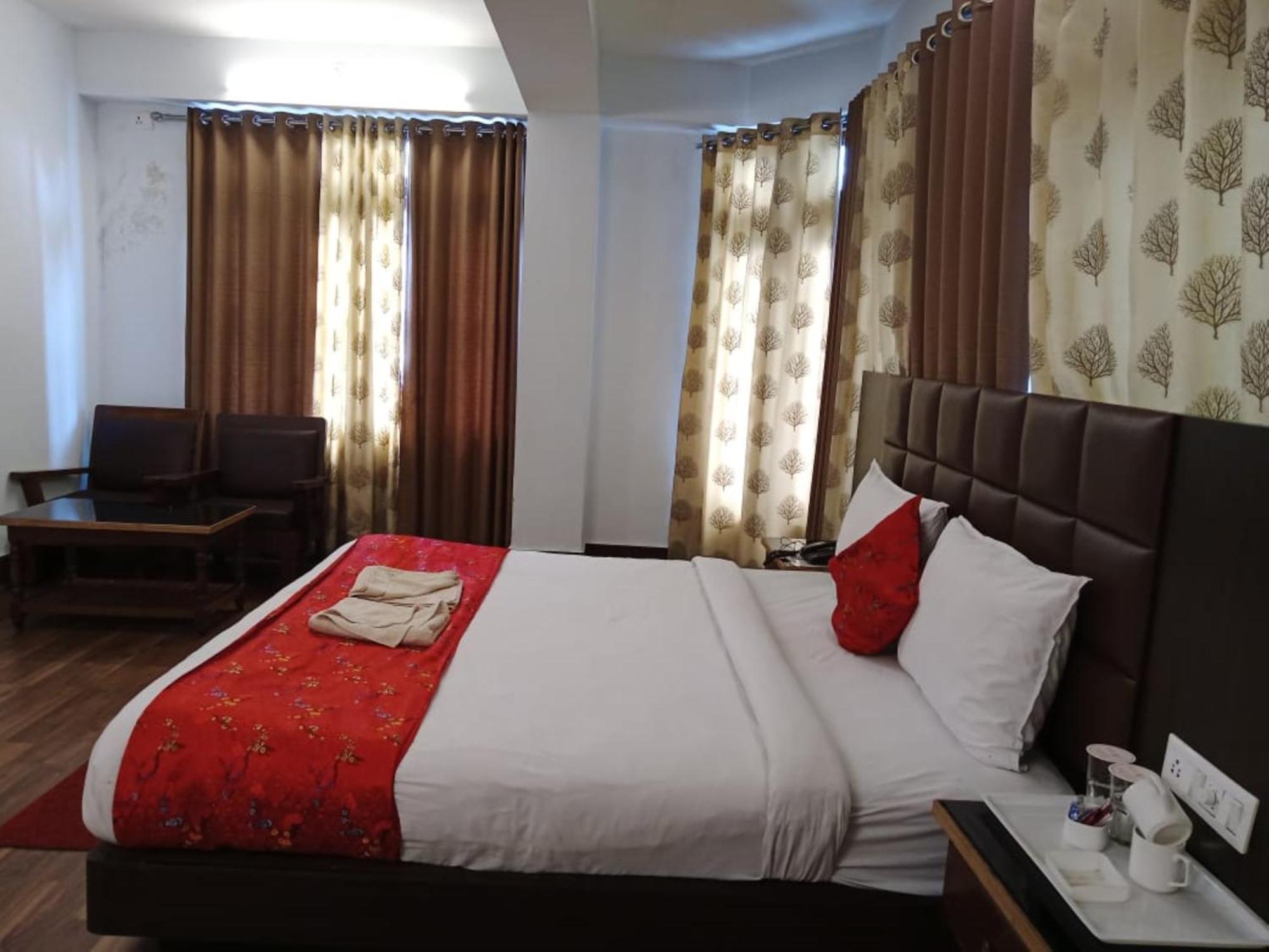 Hotel Dew Pond-near Palzor Stadium 3*