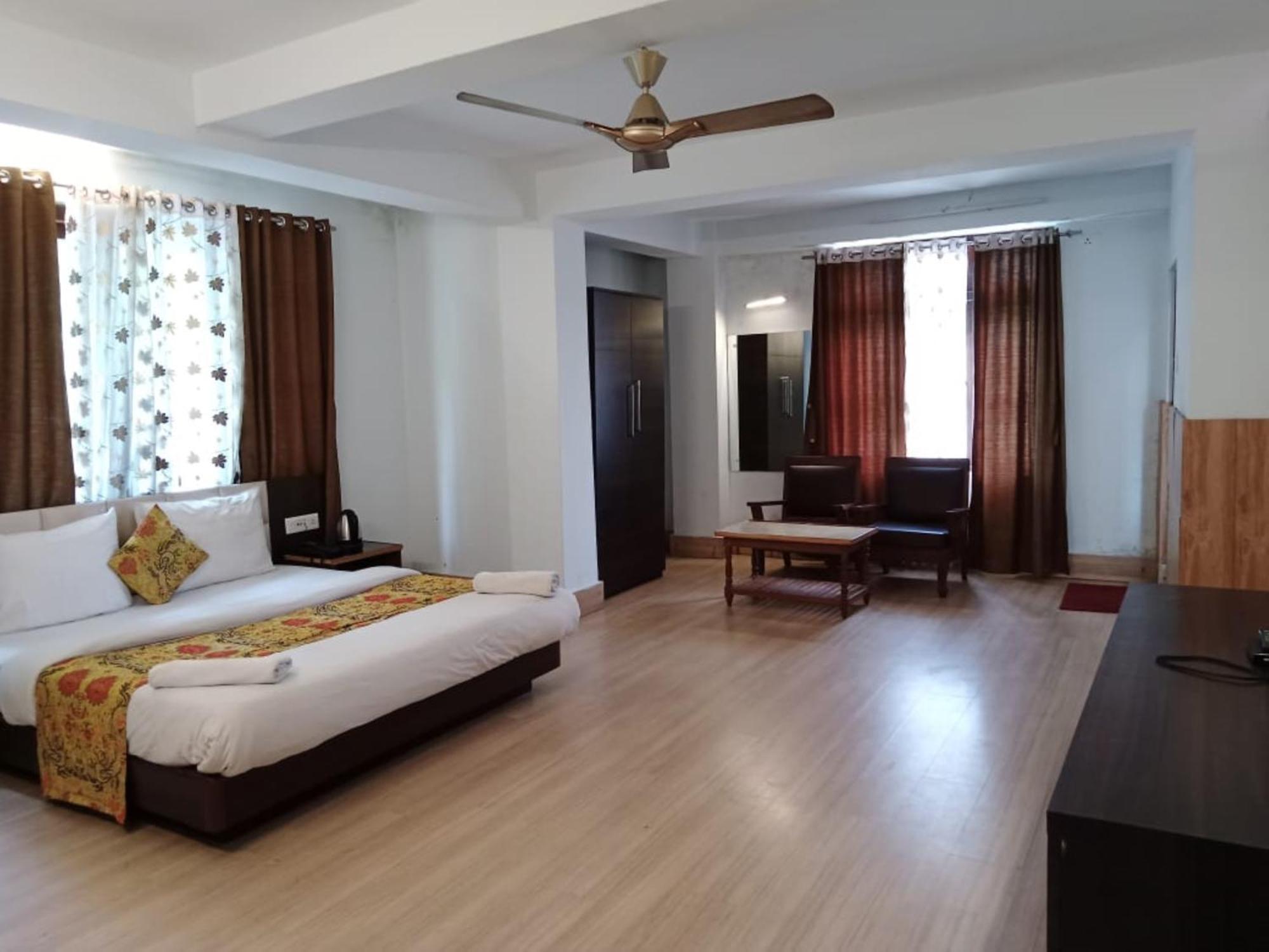 Dew Pond-near Palzor Stadium Hotel 3*