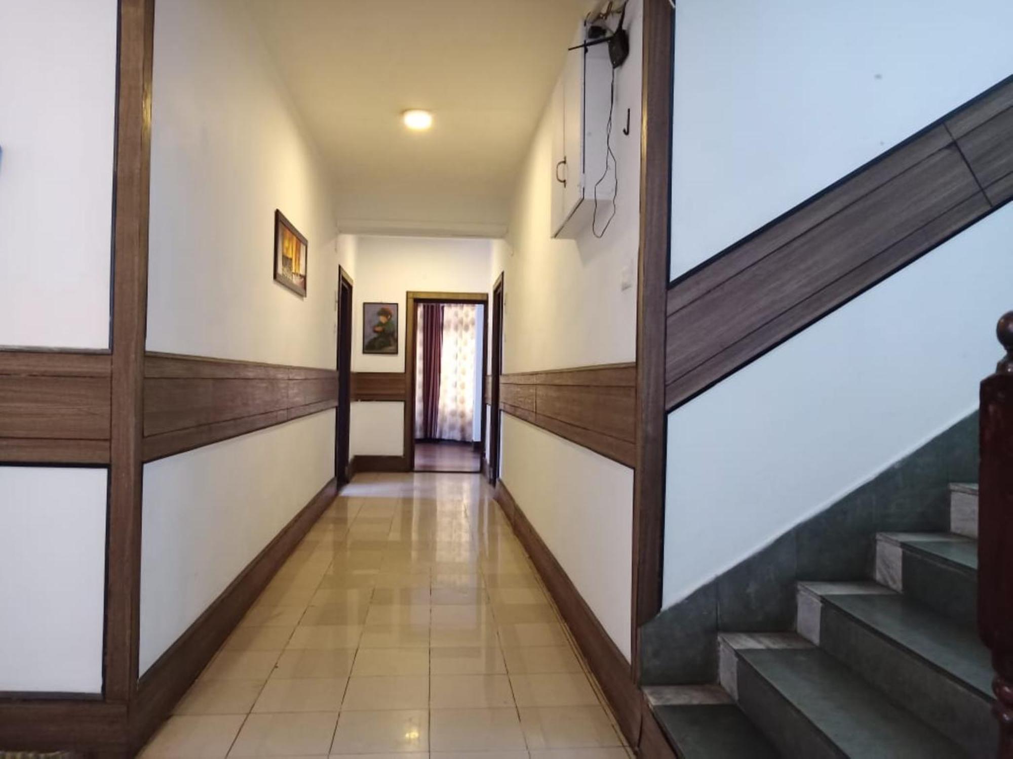 Hotel Dew Pond-near Palzor Stadium 3*