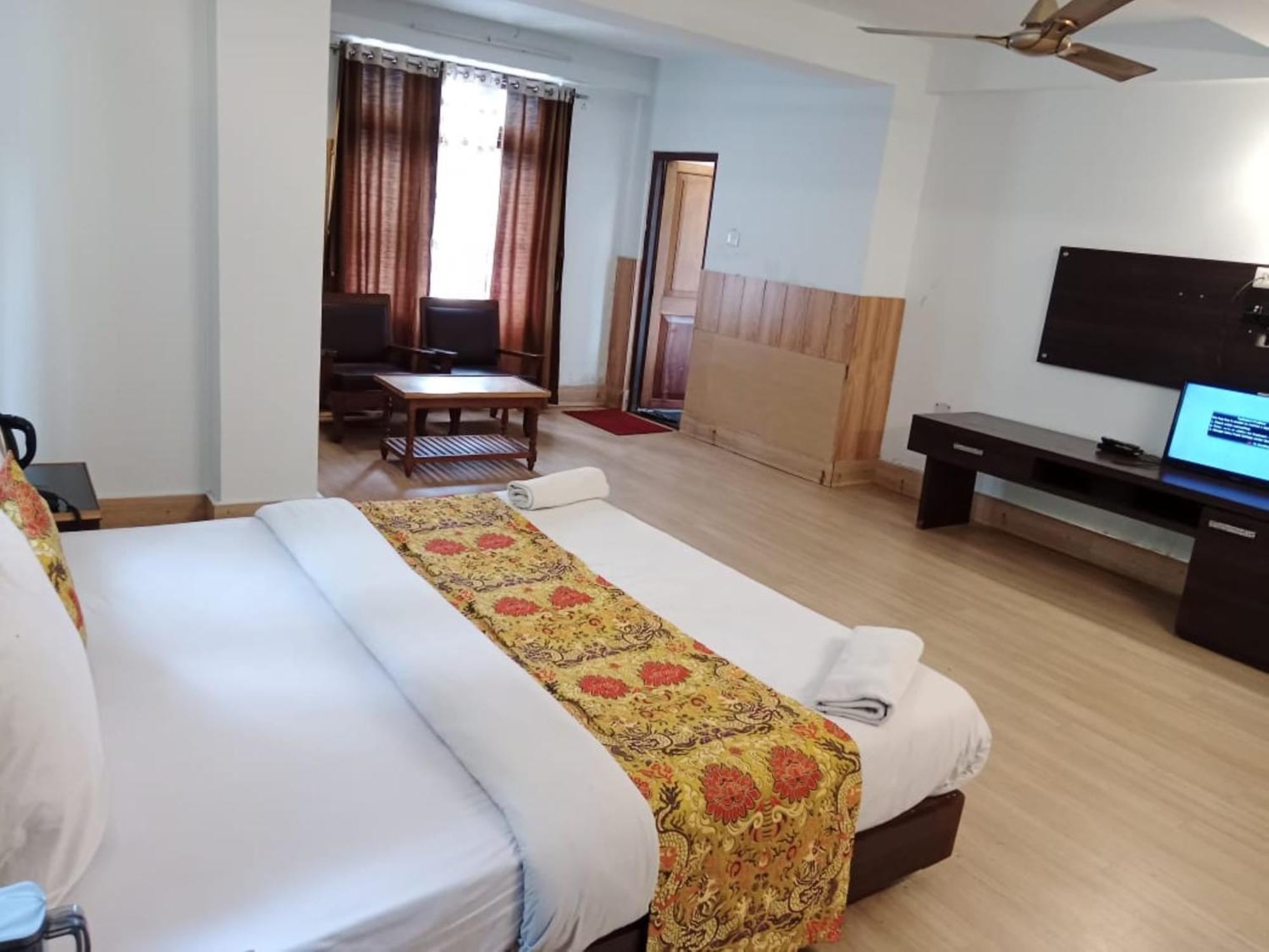 Dew Pond-near Palzor Stadium Hotel 3*