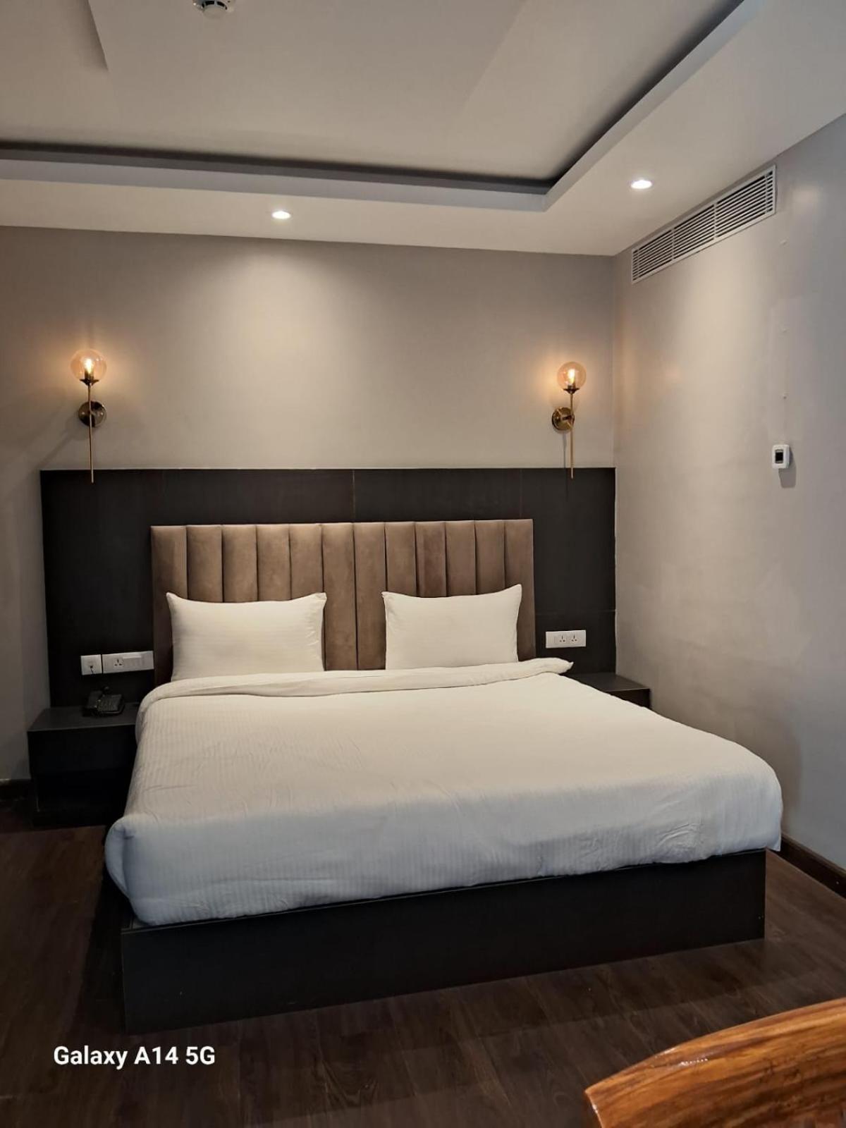 Orbit Regency 3*