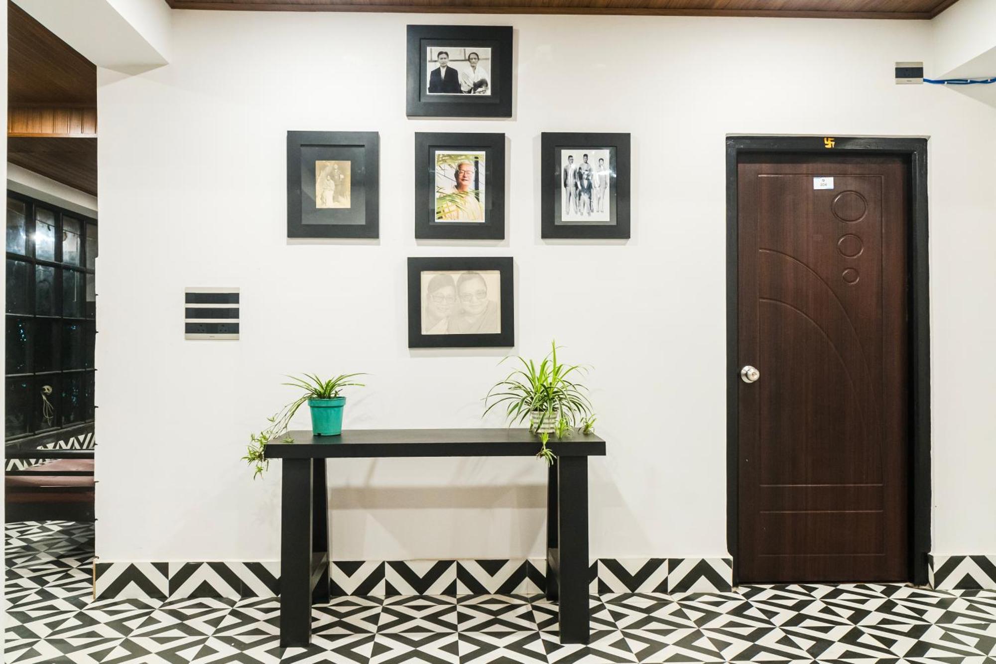 Hotel Sparrow Cherry 2 Min Walk To Mg Marg 4*