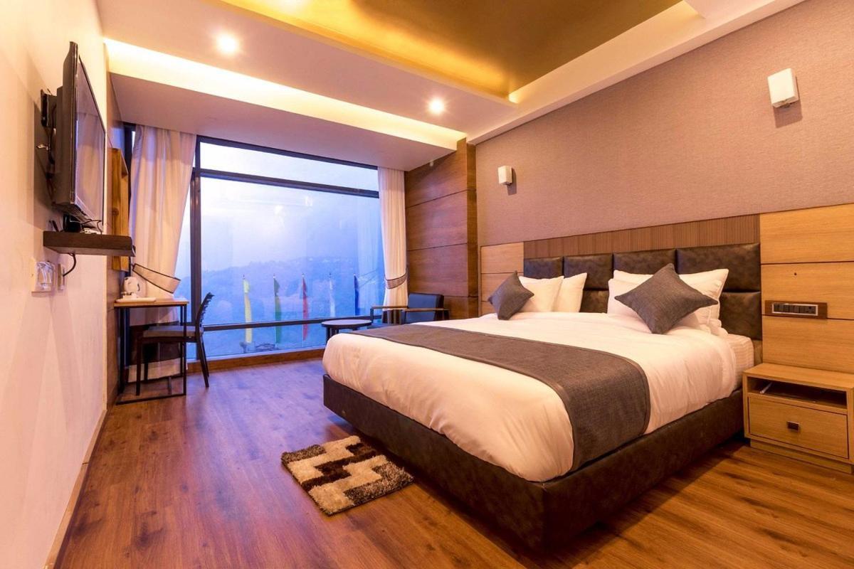 The Regal & Lounge 3*
