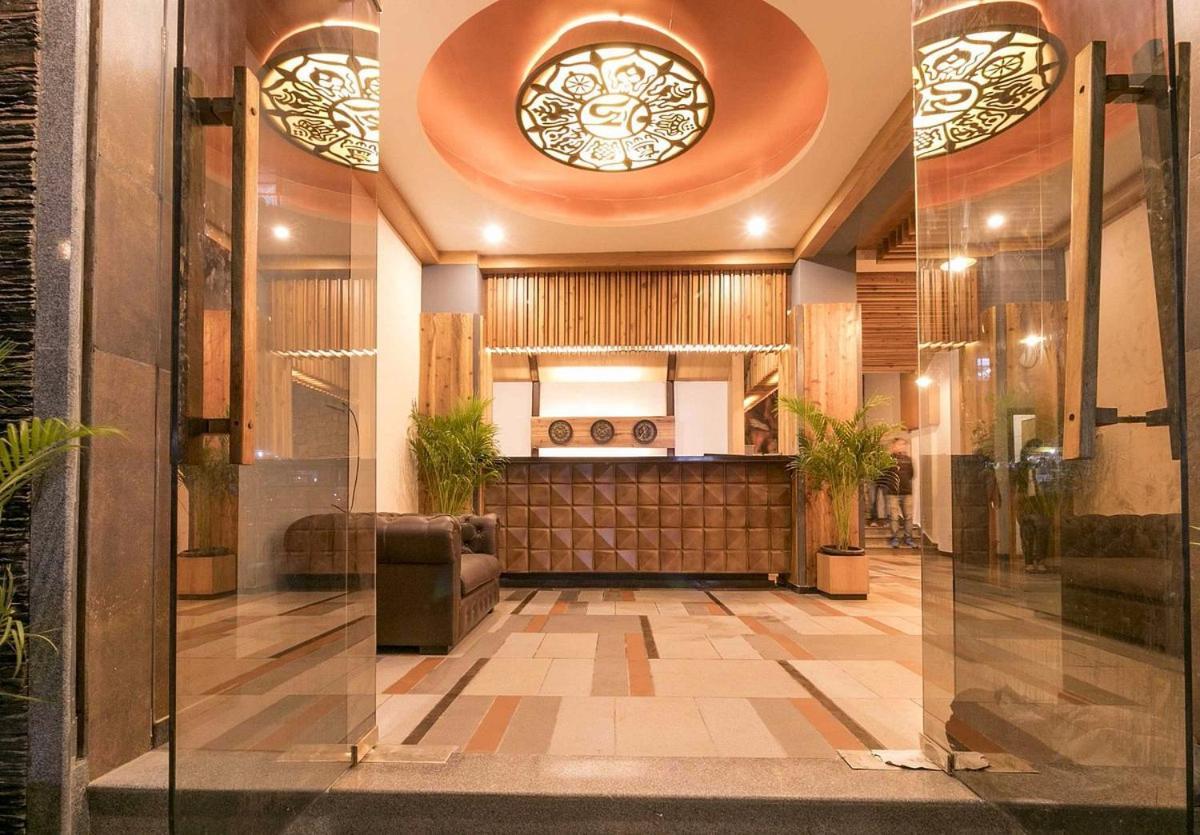 Hotel The Regal & Lounge