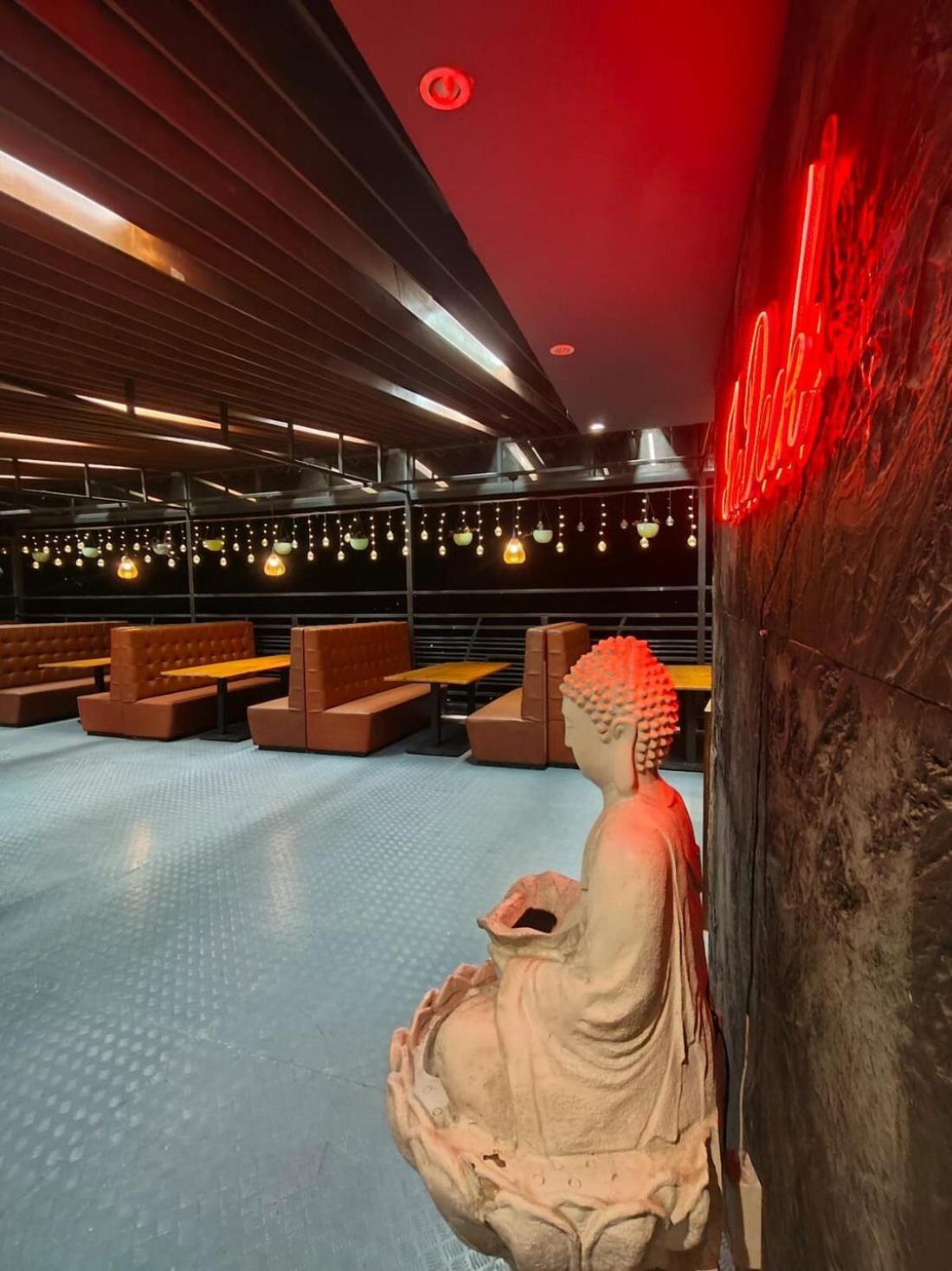 The Regal & Lounge Hotel