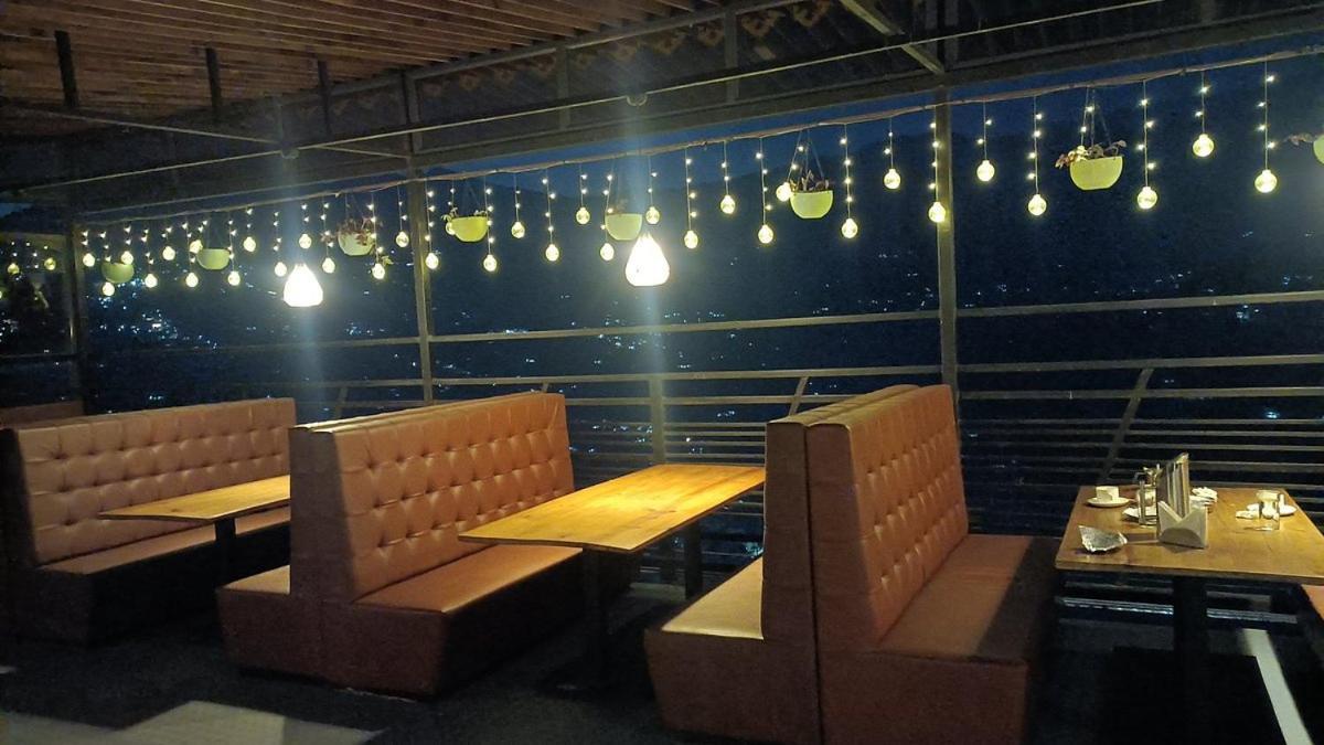 The Regal & Lounge 3*