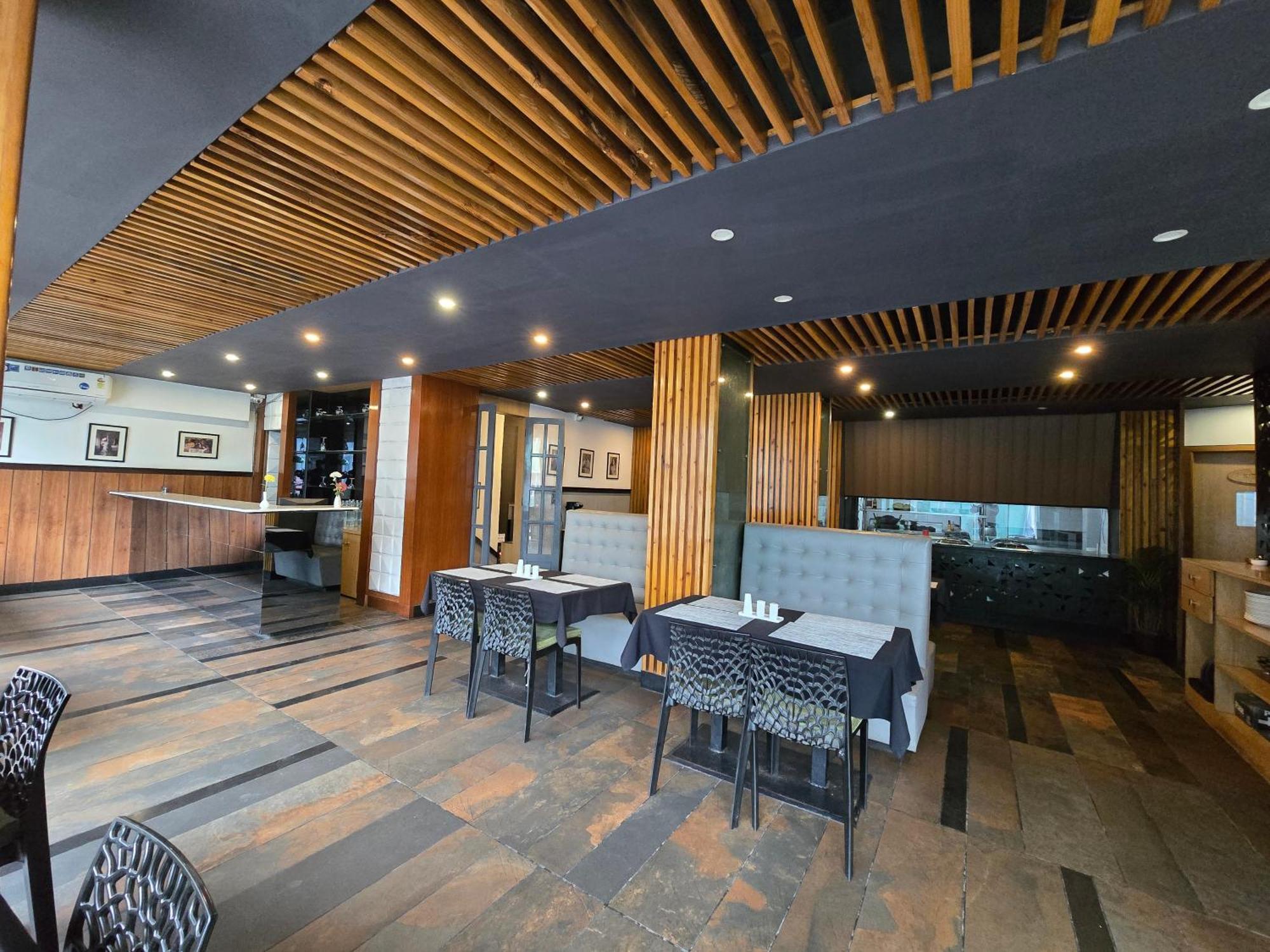 Hotel The Regal & Lounge Gangtok