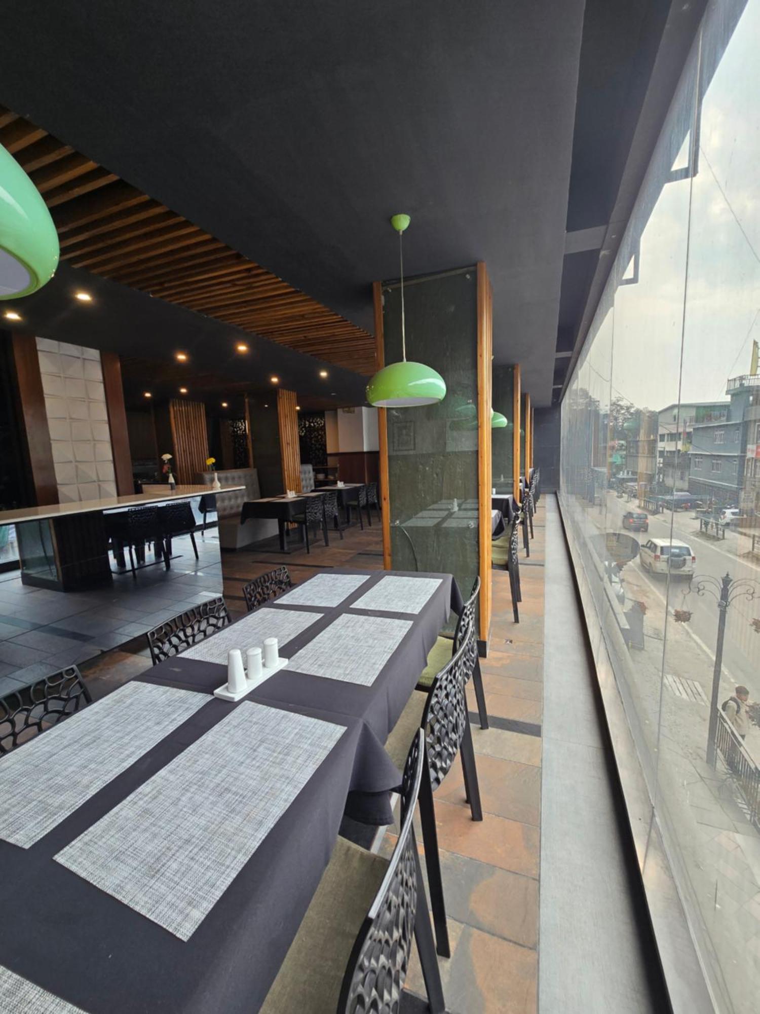 Hotel The Regal & Lounge