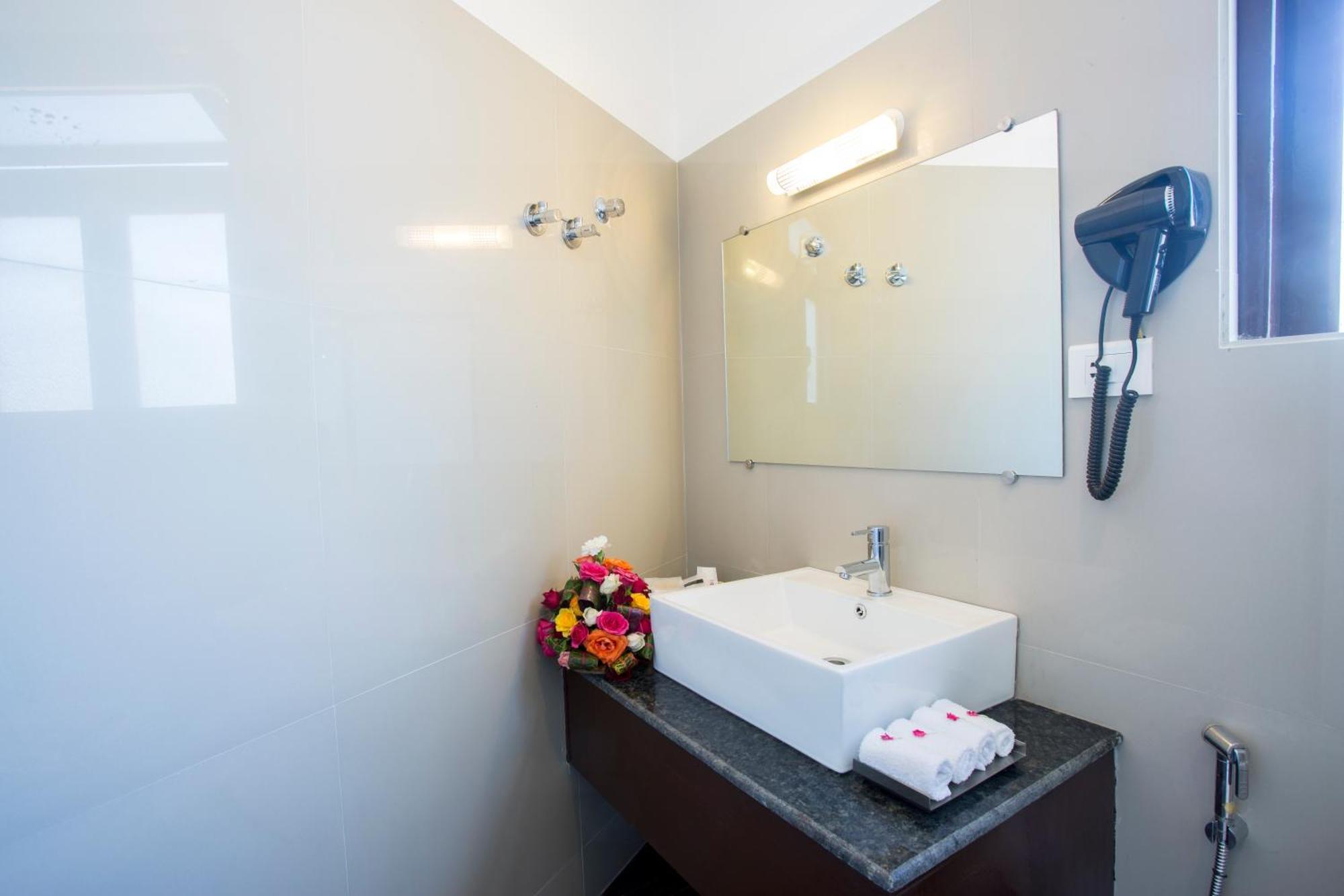 Hotel New Orchid Lords 3*