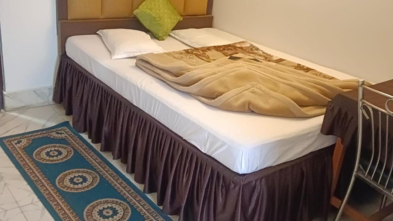 Hotel Saha Residency *