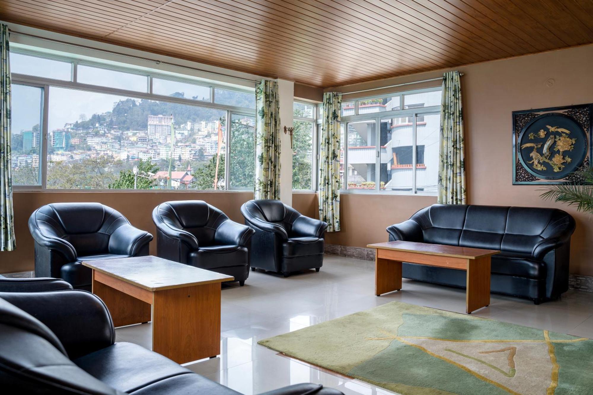 Hotel Sparrow Juniper Tree 2 Min Walk To Mg Marg Gangtok