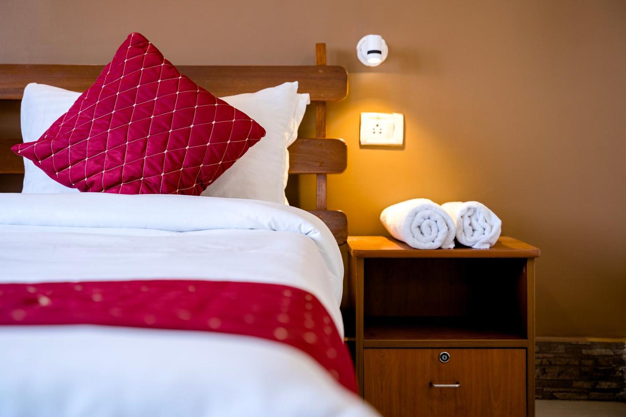 Hotel Sparrow Juniper Tree 2 Min Walk To Mg Marg 3*