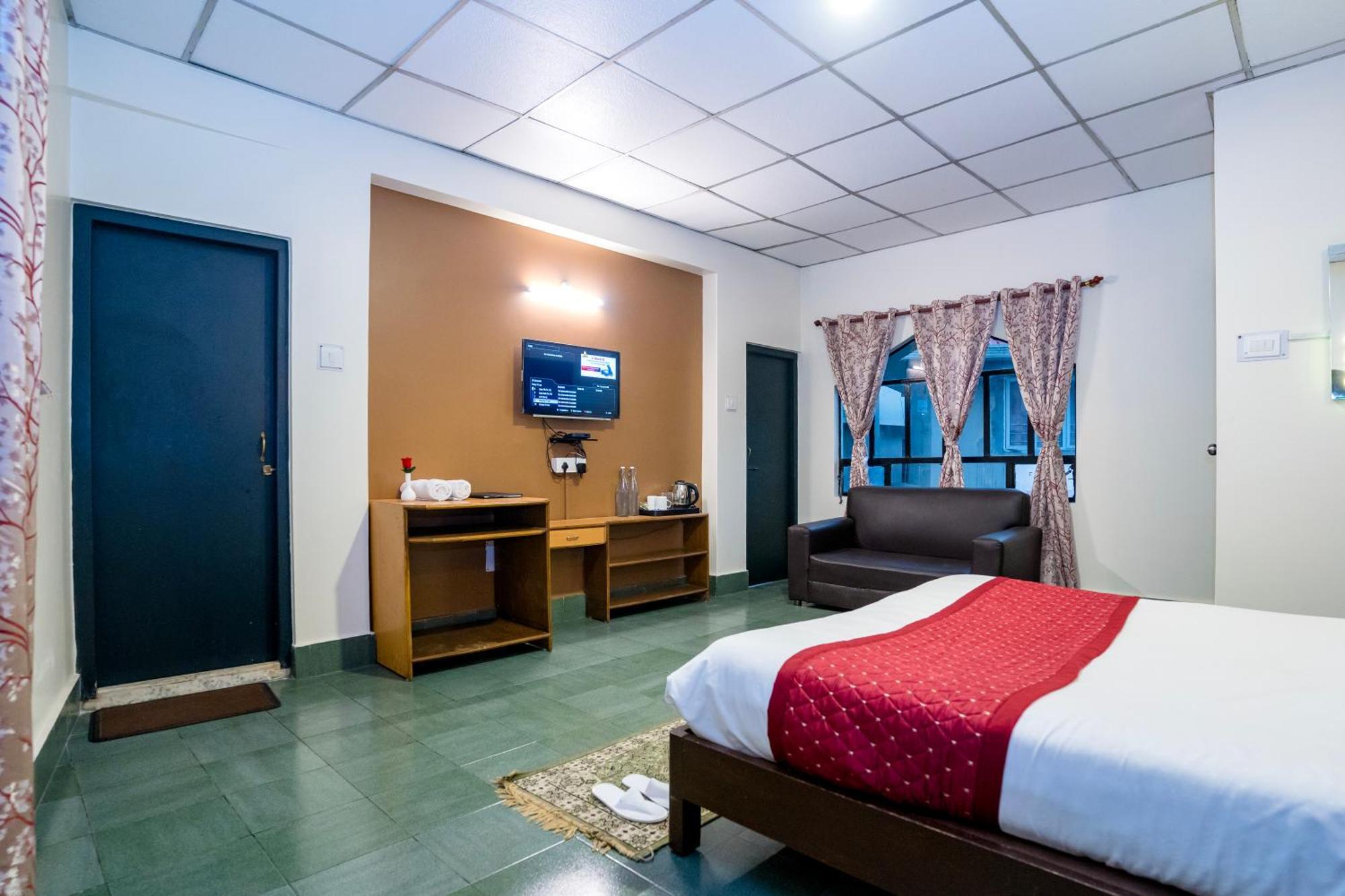 Sparrow Juniper Tree 2 Min Walk To Mg Marg Hotel 3*