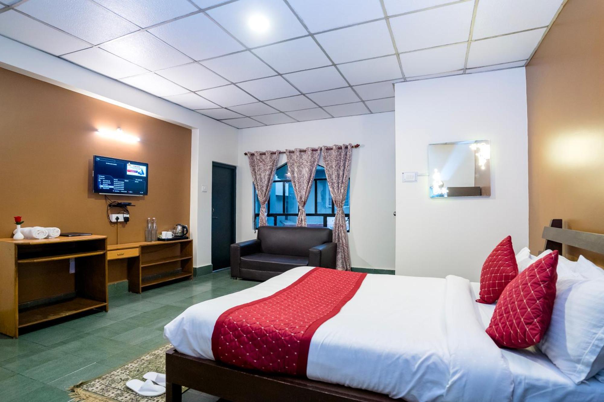Hotel Sparrow Juniper Tree 2 Min Walk To Mg Marg 3*