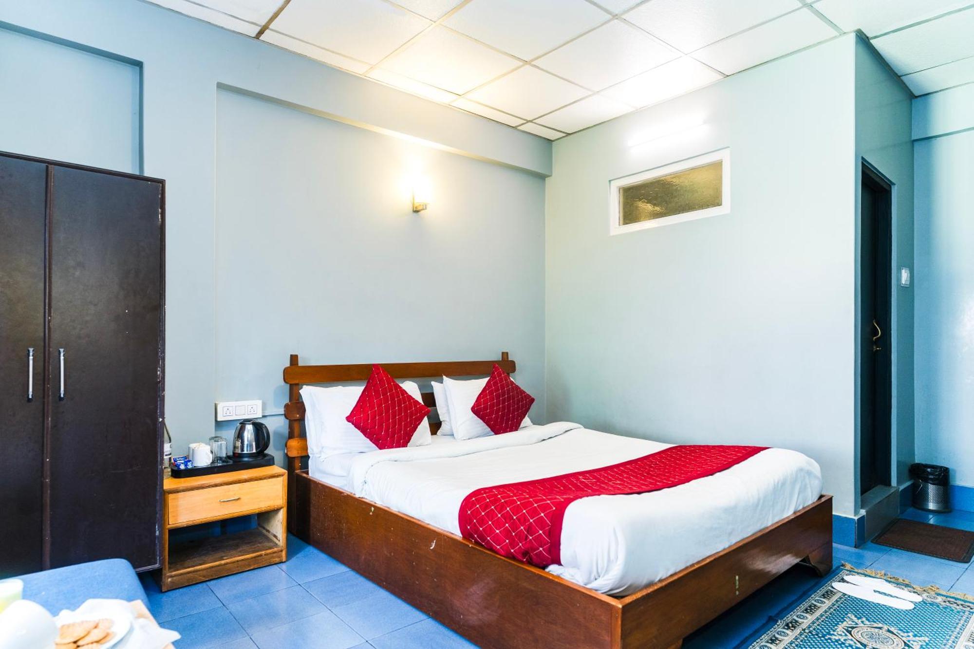 Sparrow Juniper Tree 2 Min Walk To Mg Marg Hotel 3*