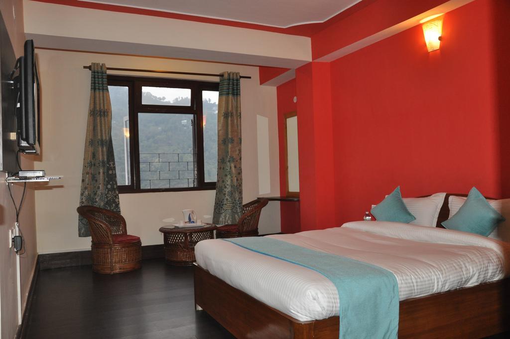 Hotel Four Square Holidayz,