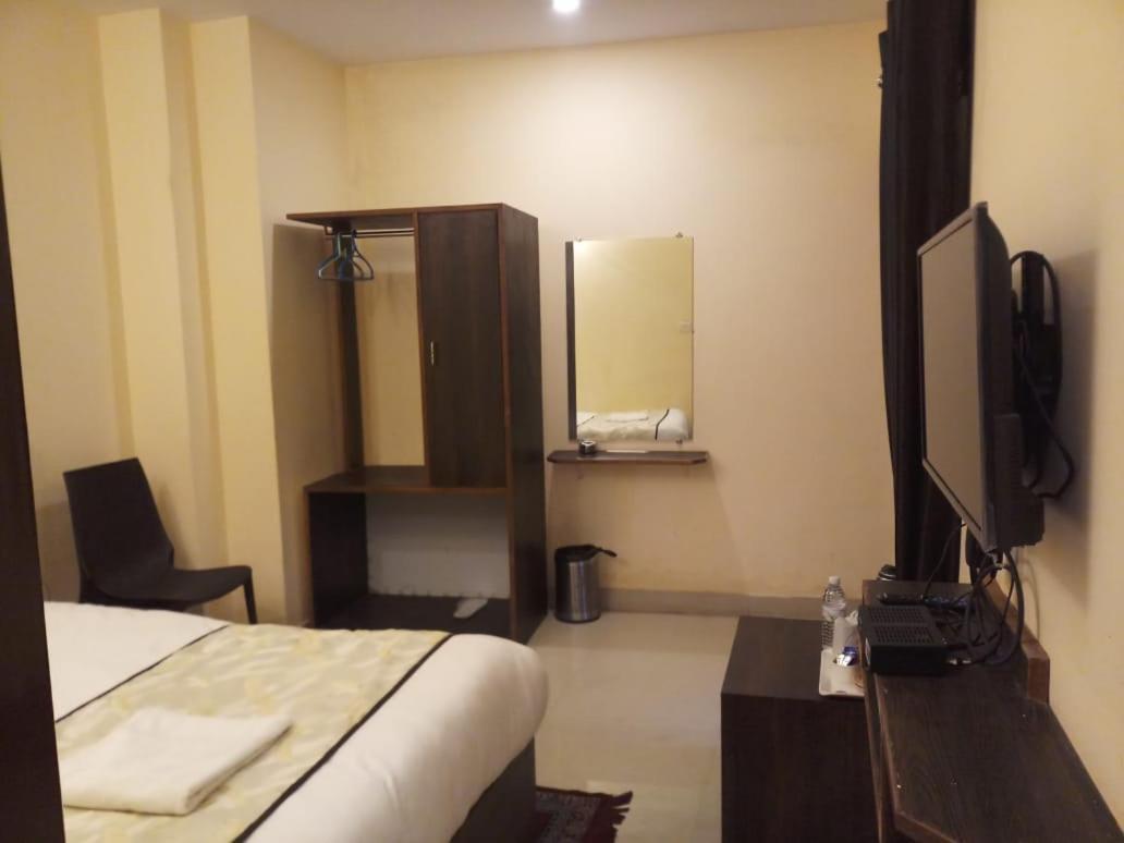 Hotel Chas Narayani Continental 3*