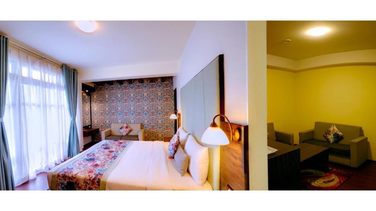 Udaan Woodberry & 4*
