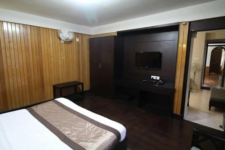 Hotel Brothers *