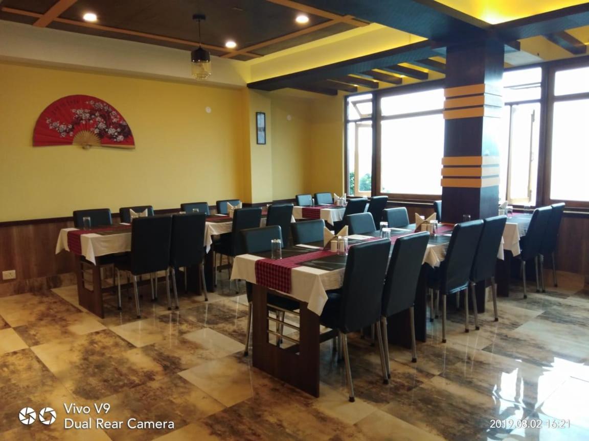 Aurora Hotel 3*